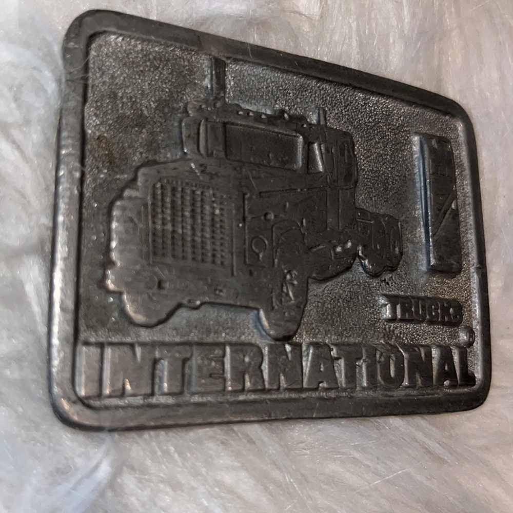 Solid pewter international truck trucking belt buckle vintage - Picture 2 of 5